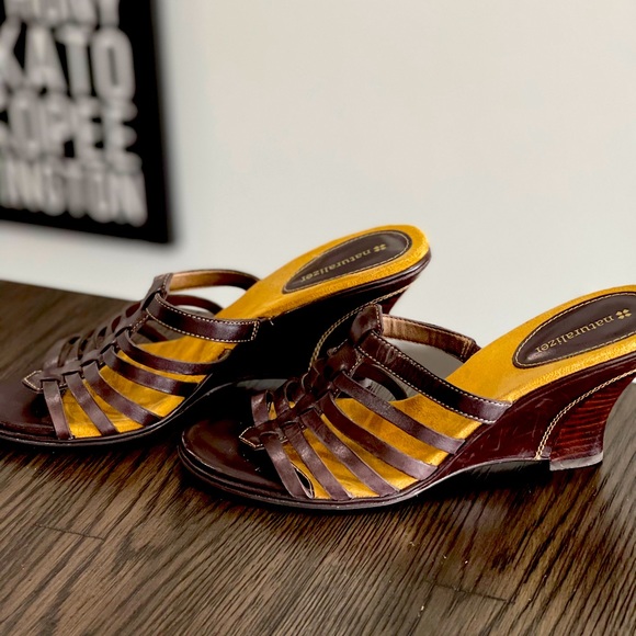 Naturalizer Size 9 Dainty Wedge - Picture 3 of 7